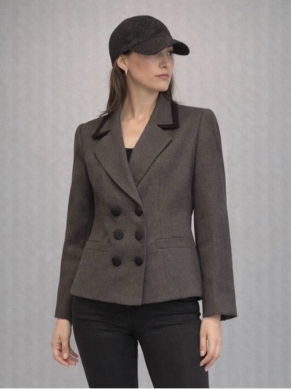 BRAEMAR PETITES Gray Blazer With Black Velour trim size 6